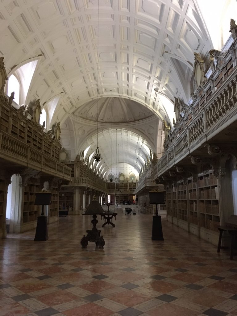 Chrysobull issued by Pope Benedict XIV, forbids, under penalty of excommunication, the withdrawal, diversion or loan of printed or handwritten works from the Bookstore of Mafra without express authorization of the King of Portugal, as well as allowing librarians to read the books, justifying the existence of these books in Mafra.